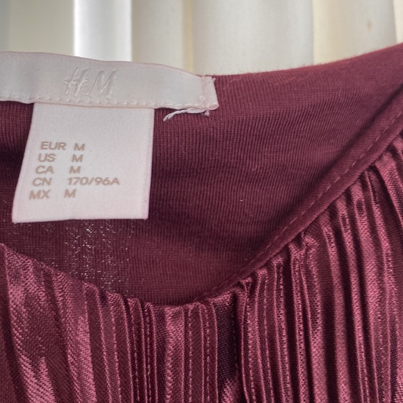 H&M - size medium - rich purple tank top with little pleats - Picture 2 of 4